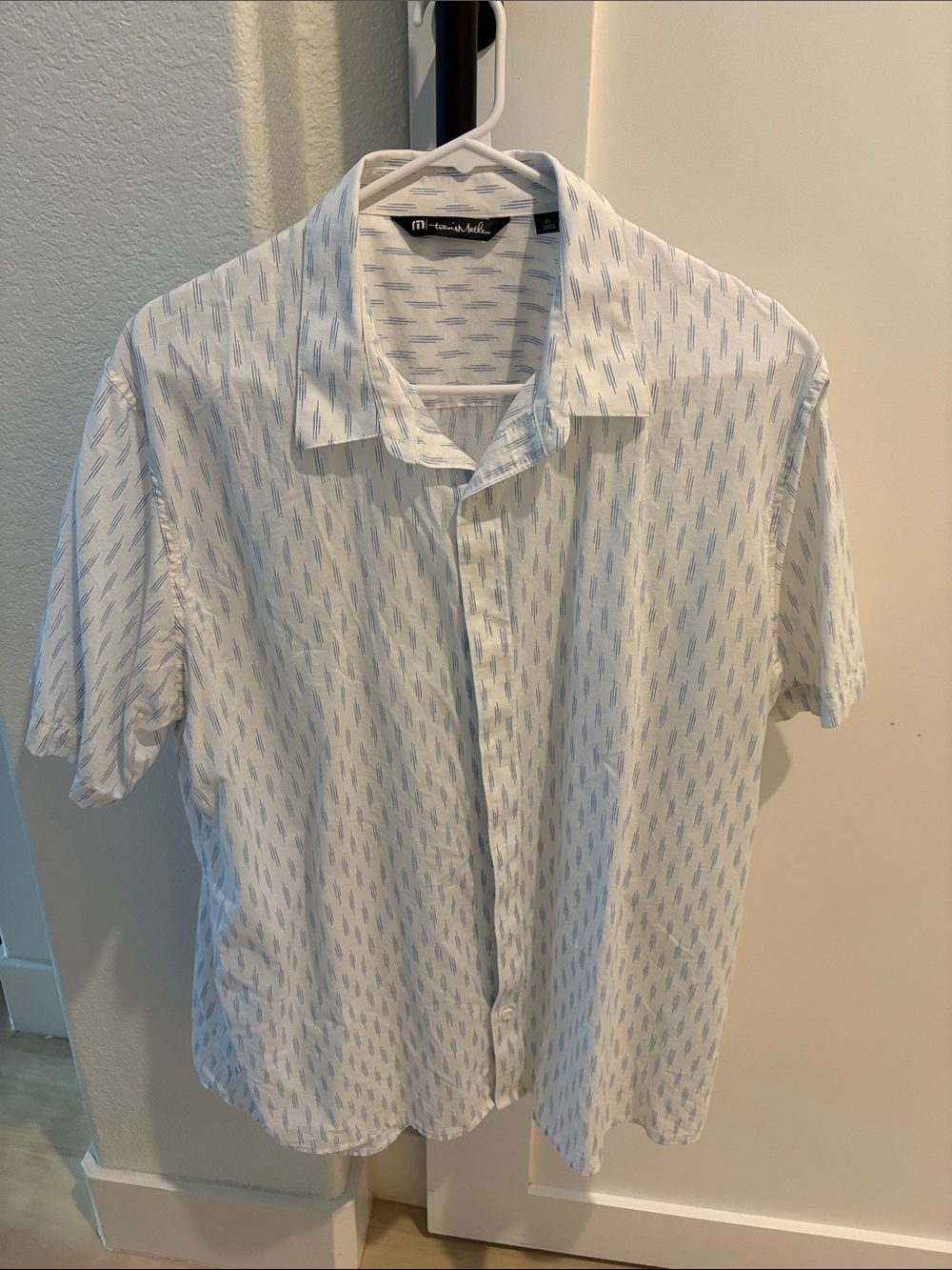 Travis Mathew White Short-Sleeve Button-Down Shirt with Light Blue Dash Print